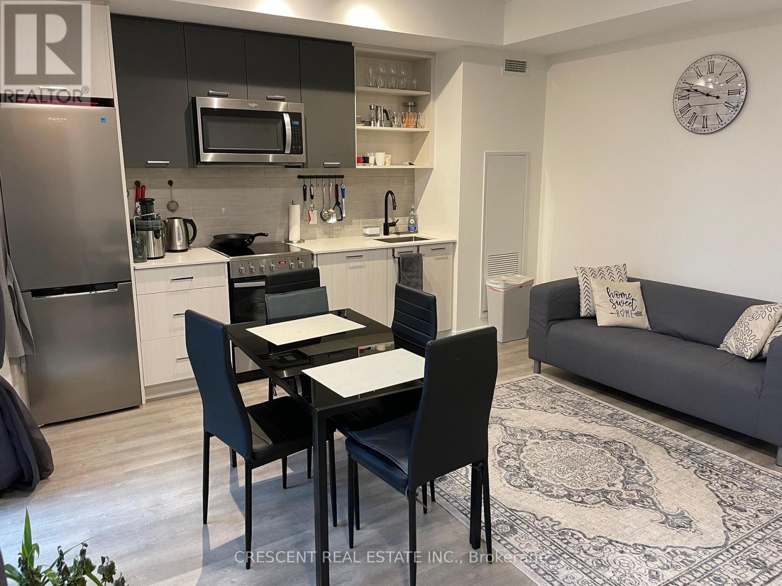 Photo 3 of 527 2300 St Clair Avenue W, Toronto ON