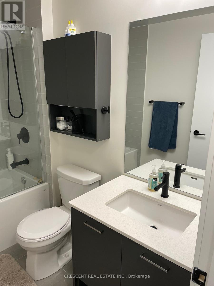 Photo 8 of 527 2300 St Clair Avenue W, Toronto ON