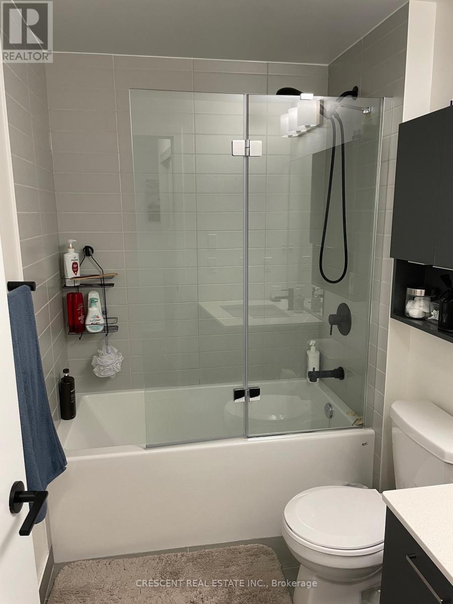 Photo 17 of 527 2300 St Clair Avenue W, Toronto ON