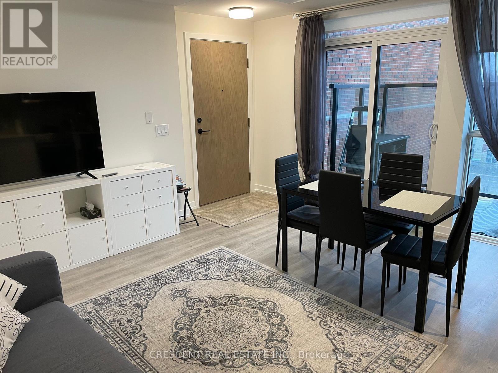 Photo 10 of 527 2300 St Clair Avenue W, Toronto ON