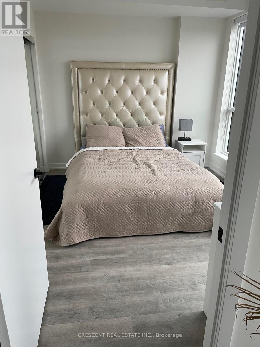Photo 4 of 527 2300 St Clair Avenue W, Toronto ON
