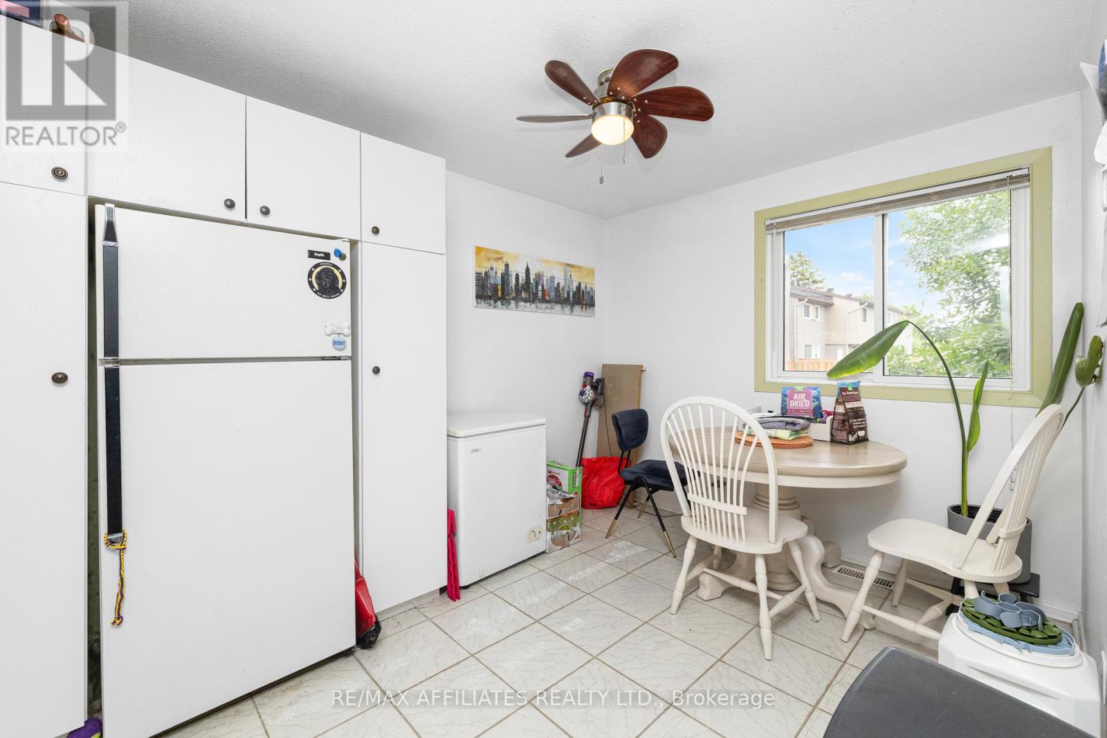 Photo 10 of 306 Woodfield Drive, Ottawa ON