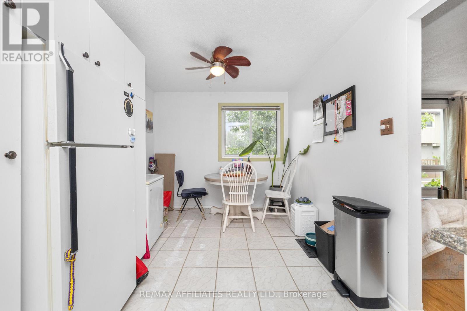 Photo 11 of 306 Woodfield Drive, Ottawa ON