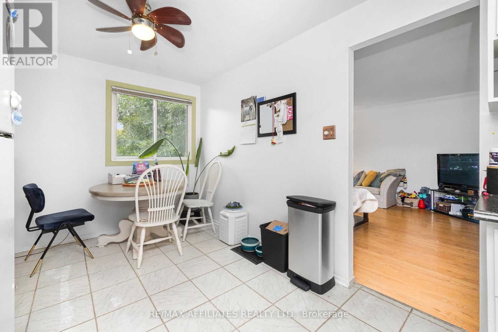 Photo 12 of 306 Woodfield Drive, Ottawa ON