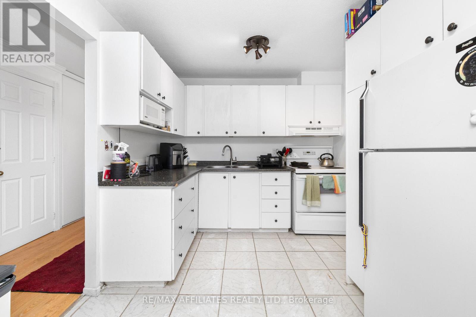 Photo 14 of 306 Woodfield Drive, Ottawa ON