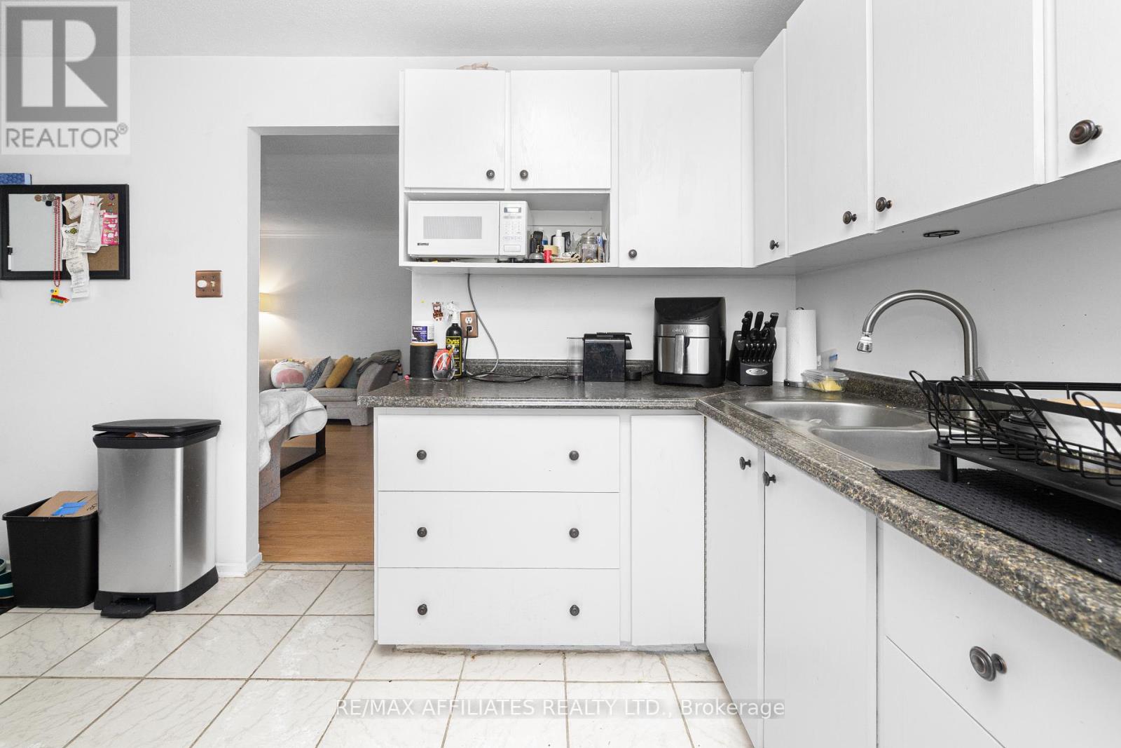 Photo 16 of 306 Woodfield Drive, Ottawa ON