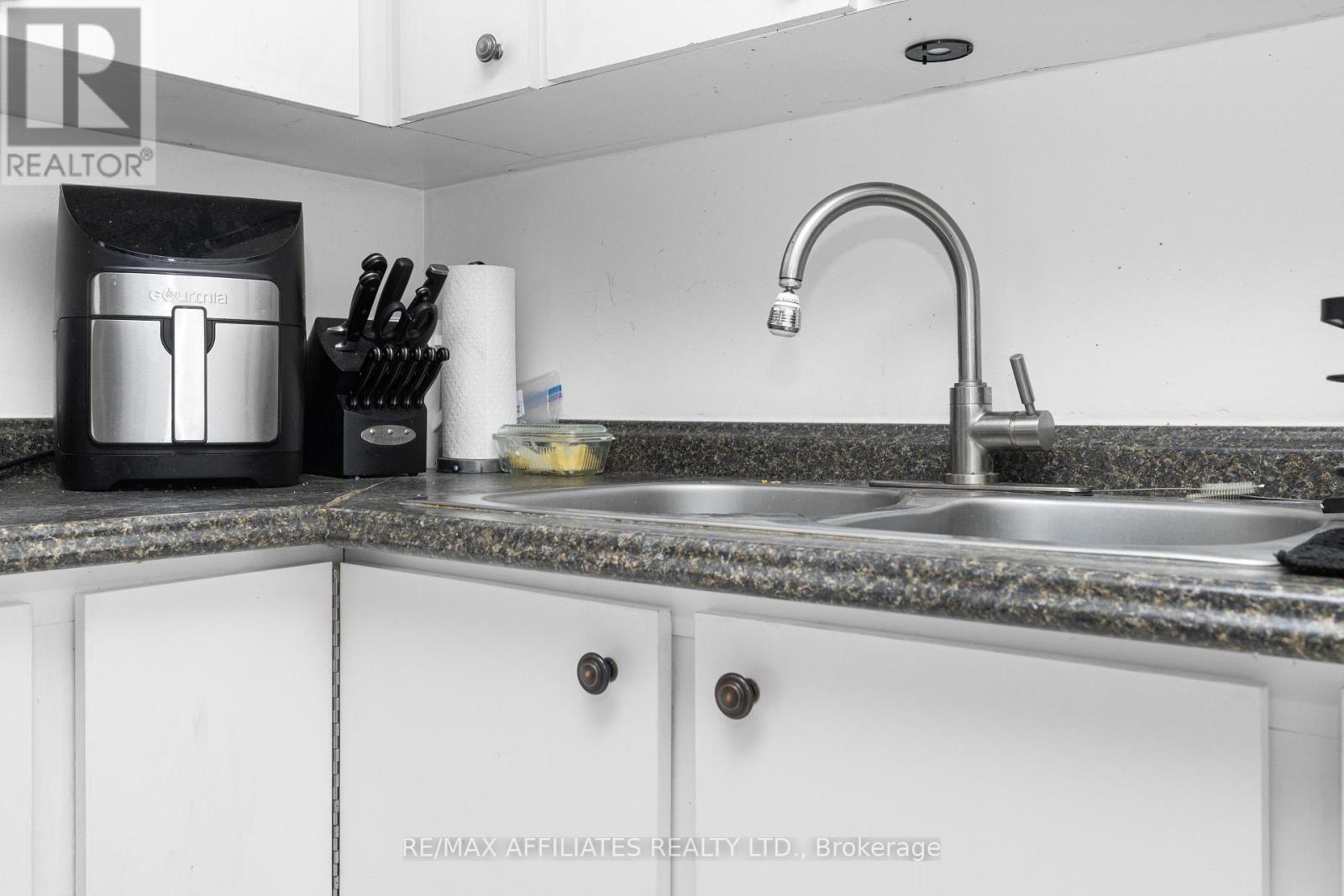 Photo 17 of 306 Woodfield Drive, Ottawa ON