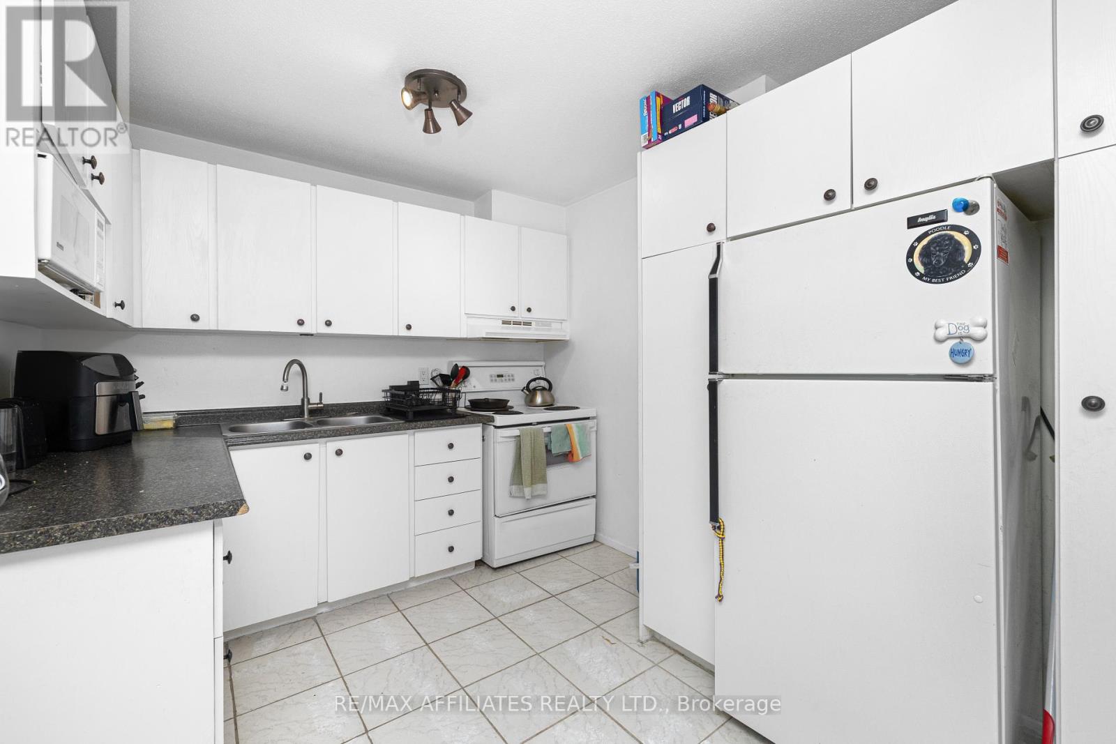 Photo 18 of 306 Woodfield Drive, Ottawa ON