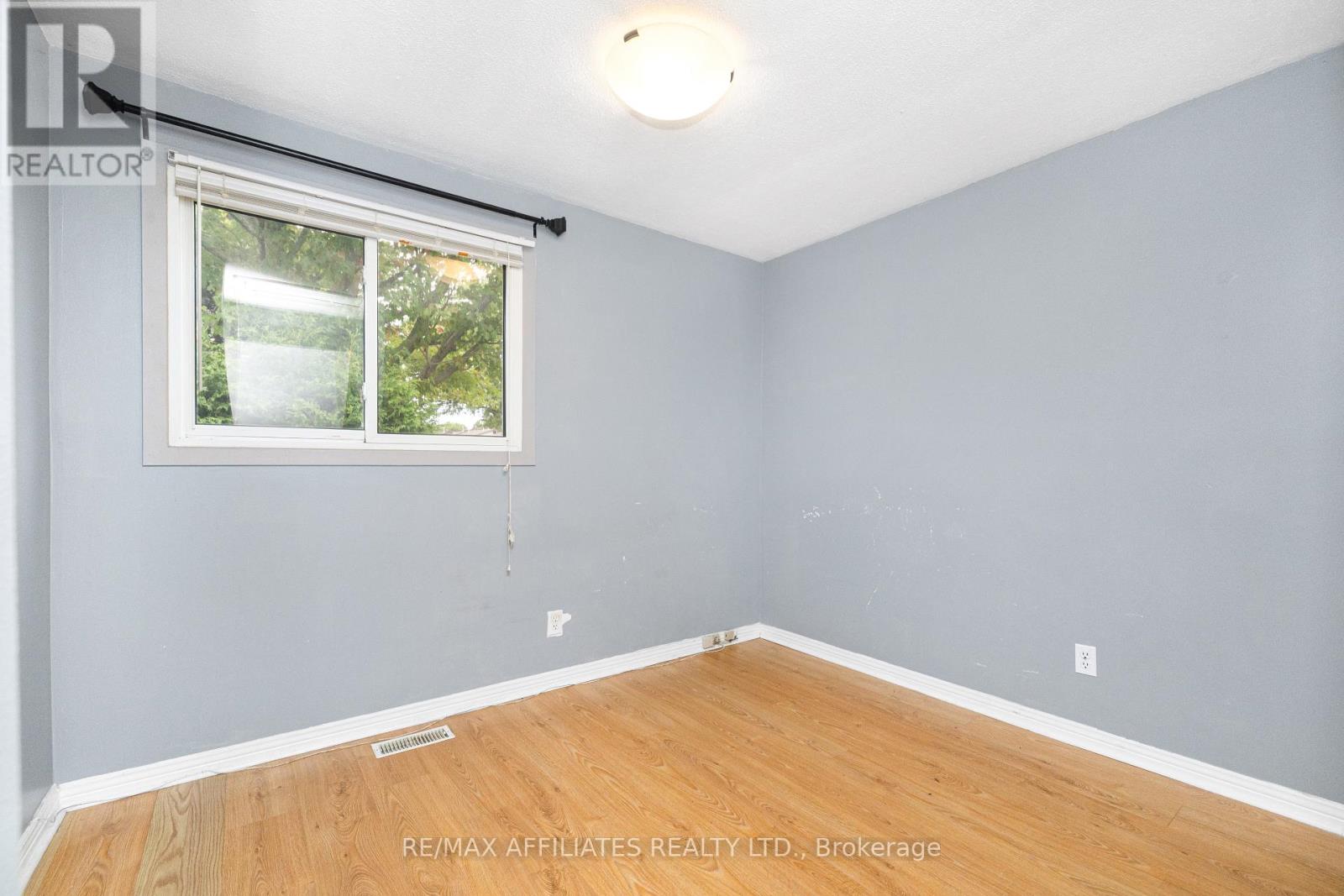 Photo 22 of 306 Woodfield Drive, Ottawa ON