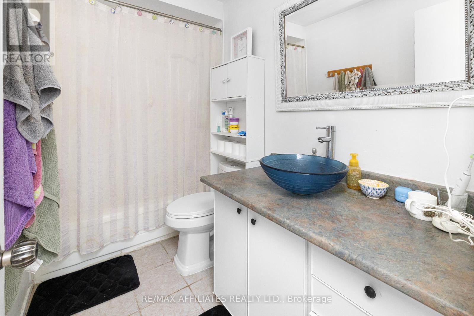 Photo 26 of 306 Woodfield Drive, Ottawa ON