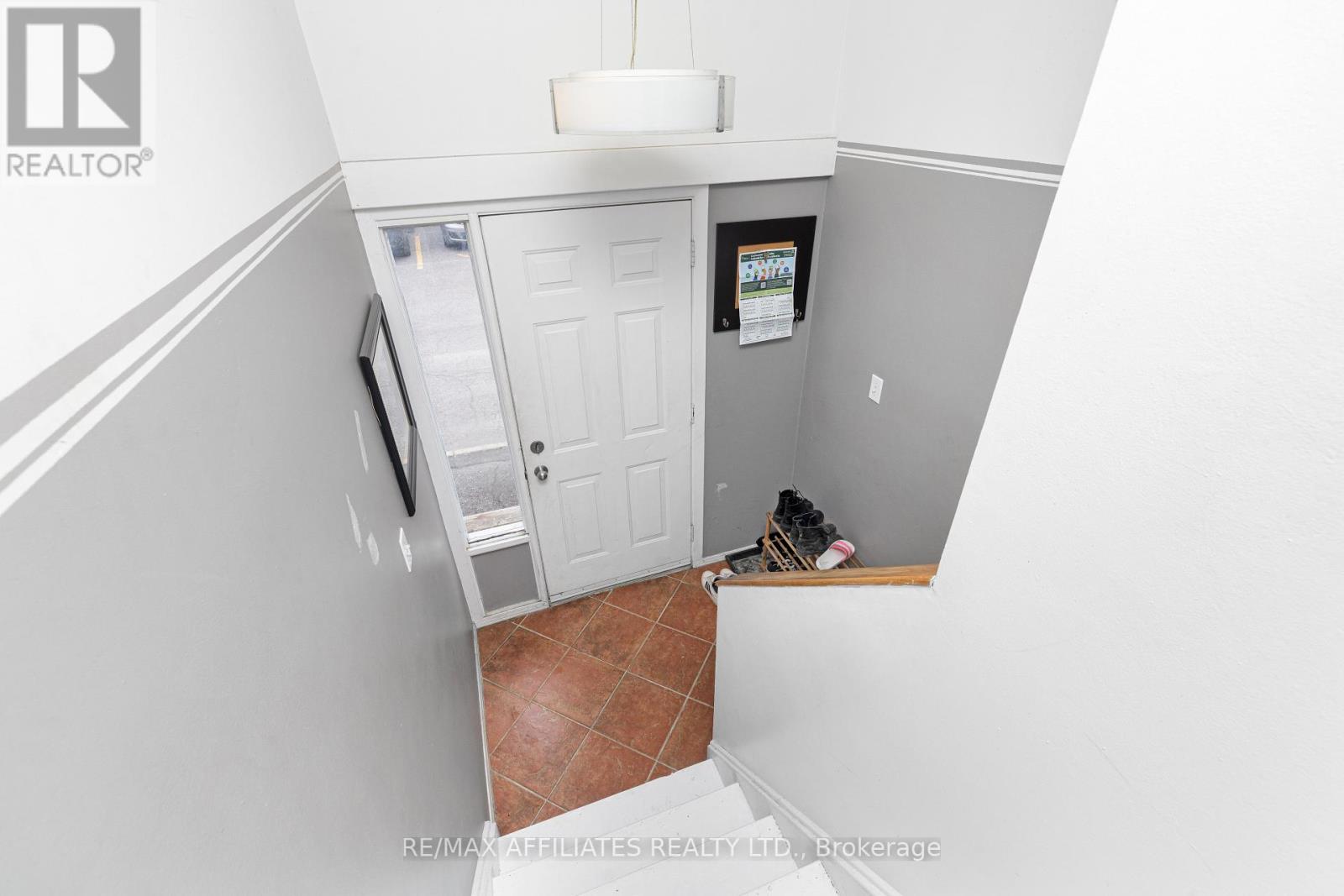 Photo 28 of 306 Woodfield Drive, Ottawa ON
