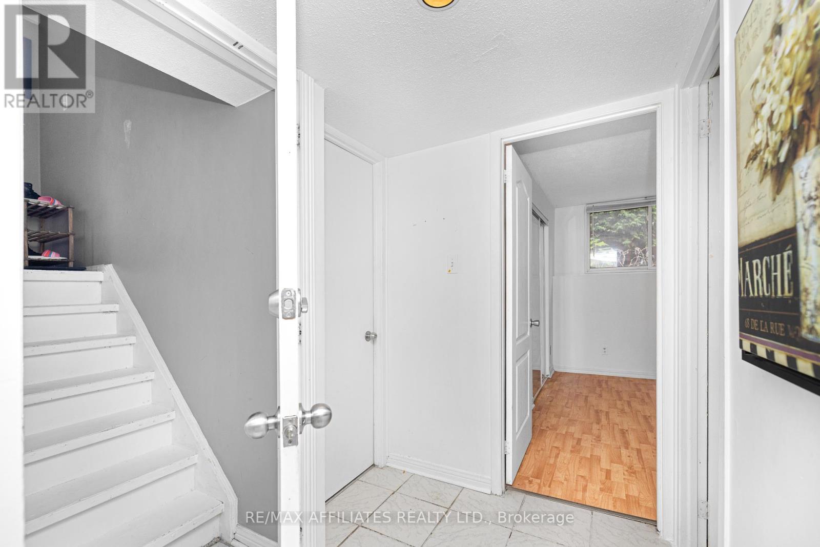 Photo 29 of 306 Woodfield Drive, Ottawa ON