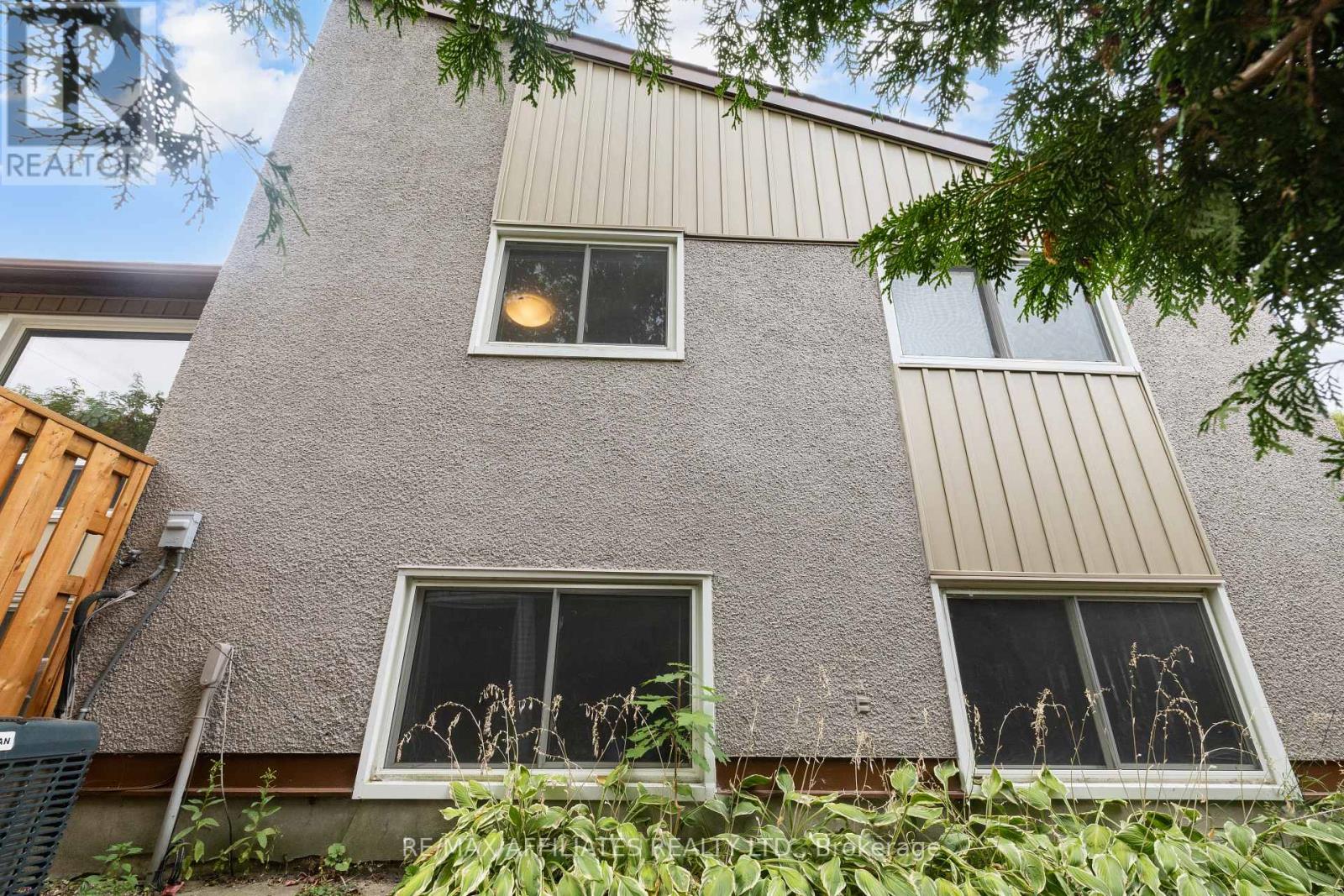 Photo 40 of 306 Woodfield Drive, Ottawa ON