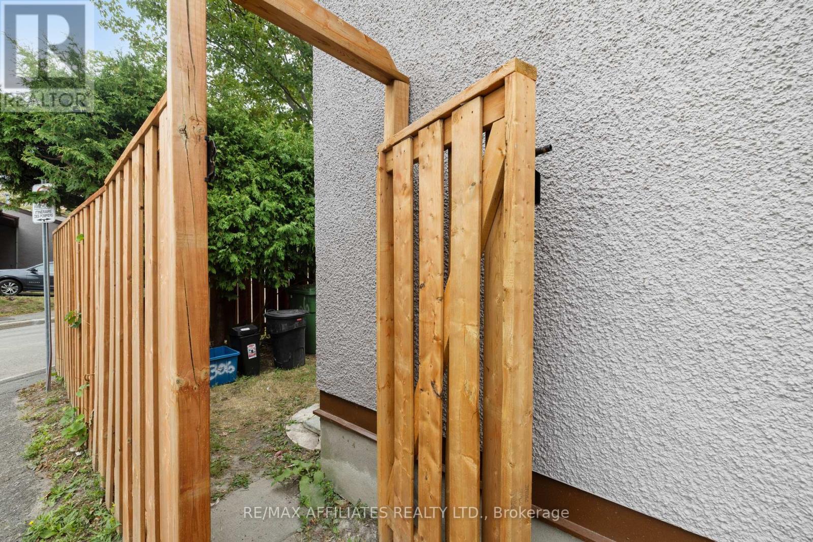 Photo 42 of 306 Woodfield Drive, Ottawa ON