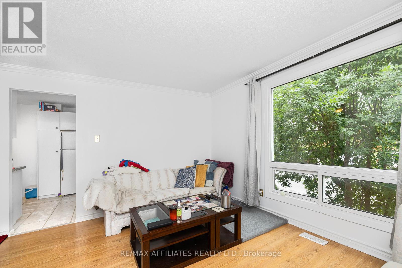Photo 6 of 306 Woodfield Drive, Ottawa ON