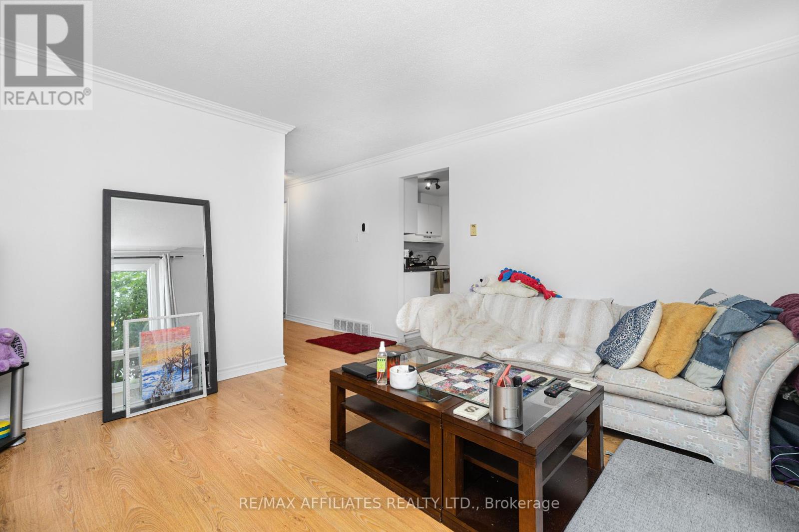 Photo 7 of 306 Woodfield Drive, Ottawa ON