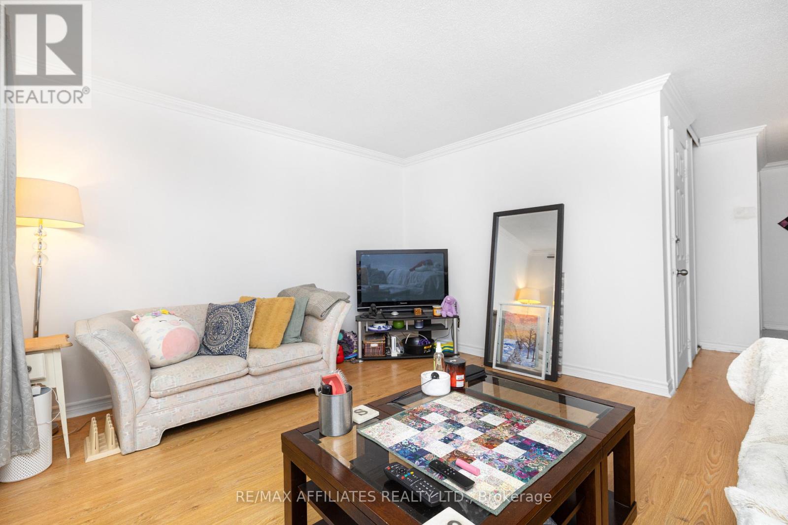 Photo 8 of 306 Woodfield Drive, Ottawa ON