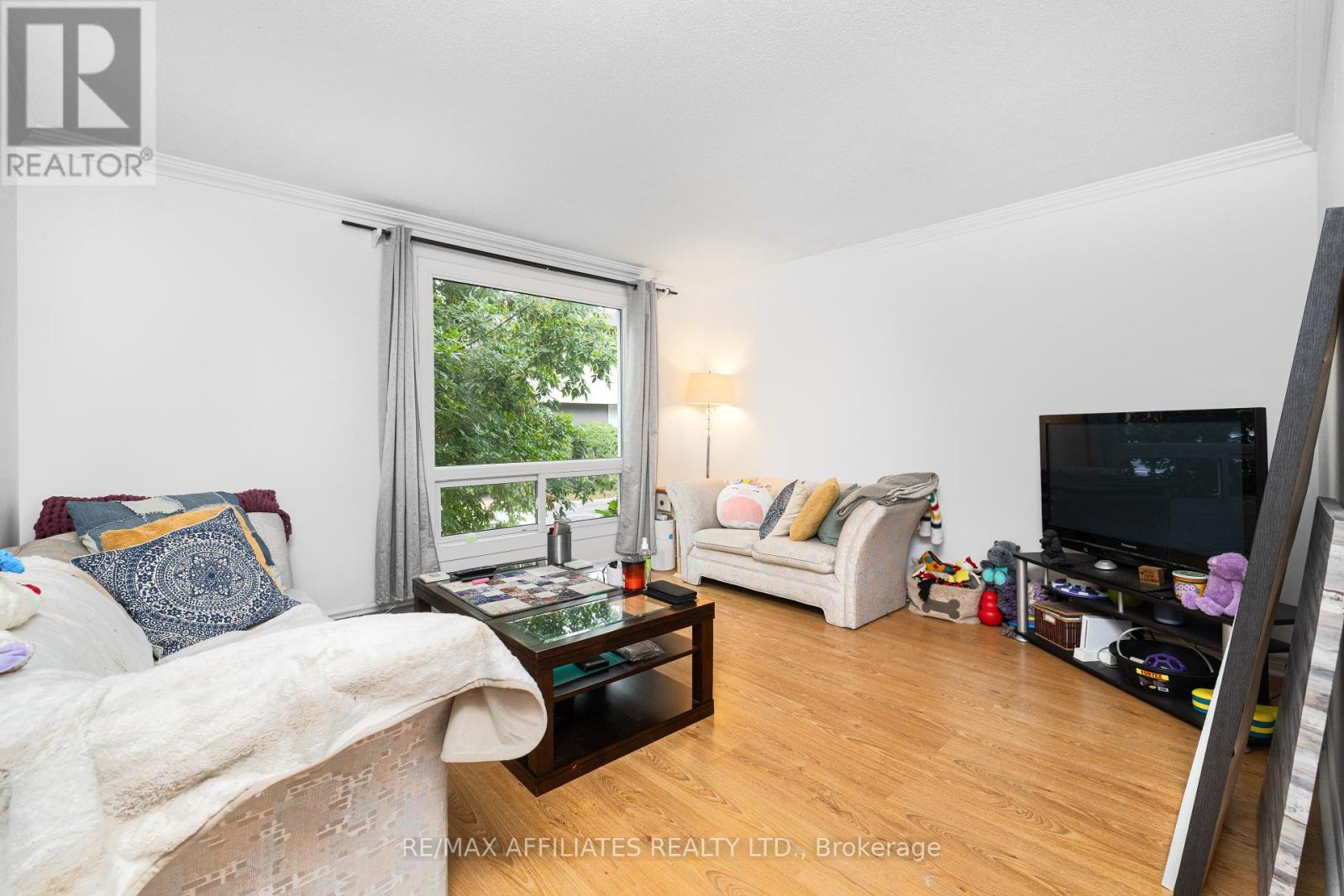 Photo 9 of 306 Woodfield Drive, Ottawa ON
