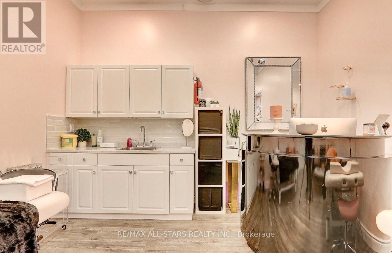Photo 3 of 101 717 Queen Street E, Toronto ON