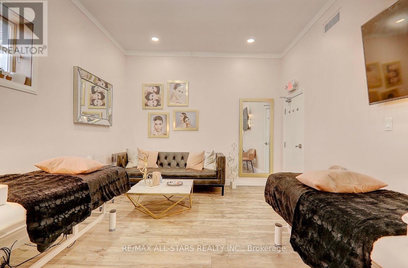 Photo 4 of 101 717 Queen Street E, Toronto ON