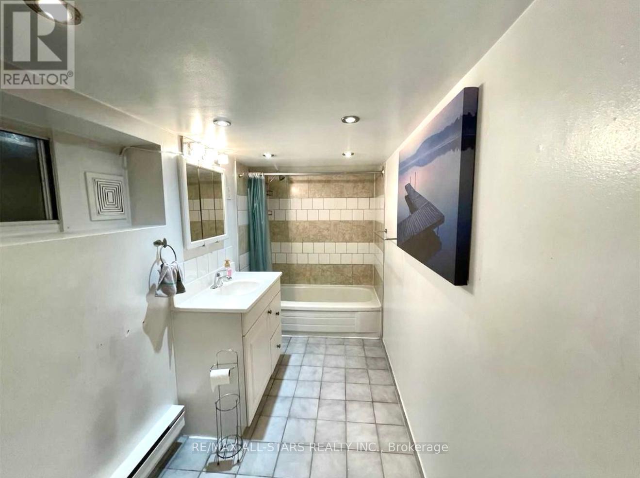 Photo 6 of 1 1918 A Queen Street E, Toronto ON