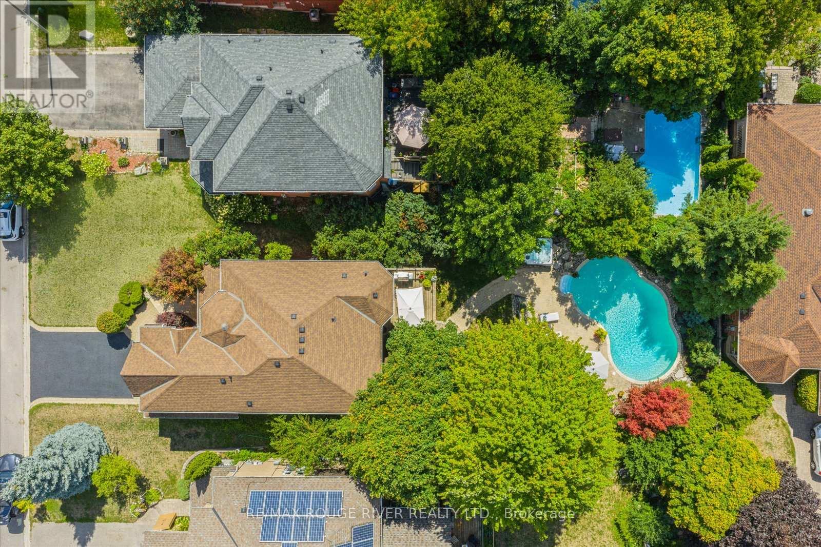 Photo 45 of 19 Gilchrist Court, Whitby ON