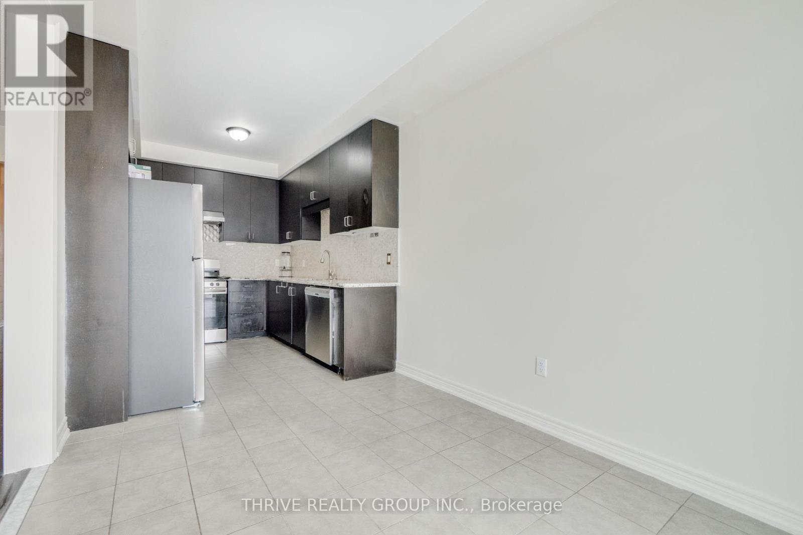 Photo 11 of 5504 Meadowcrest Avenue, Mississauga ON