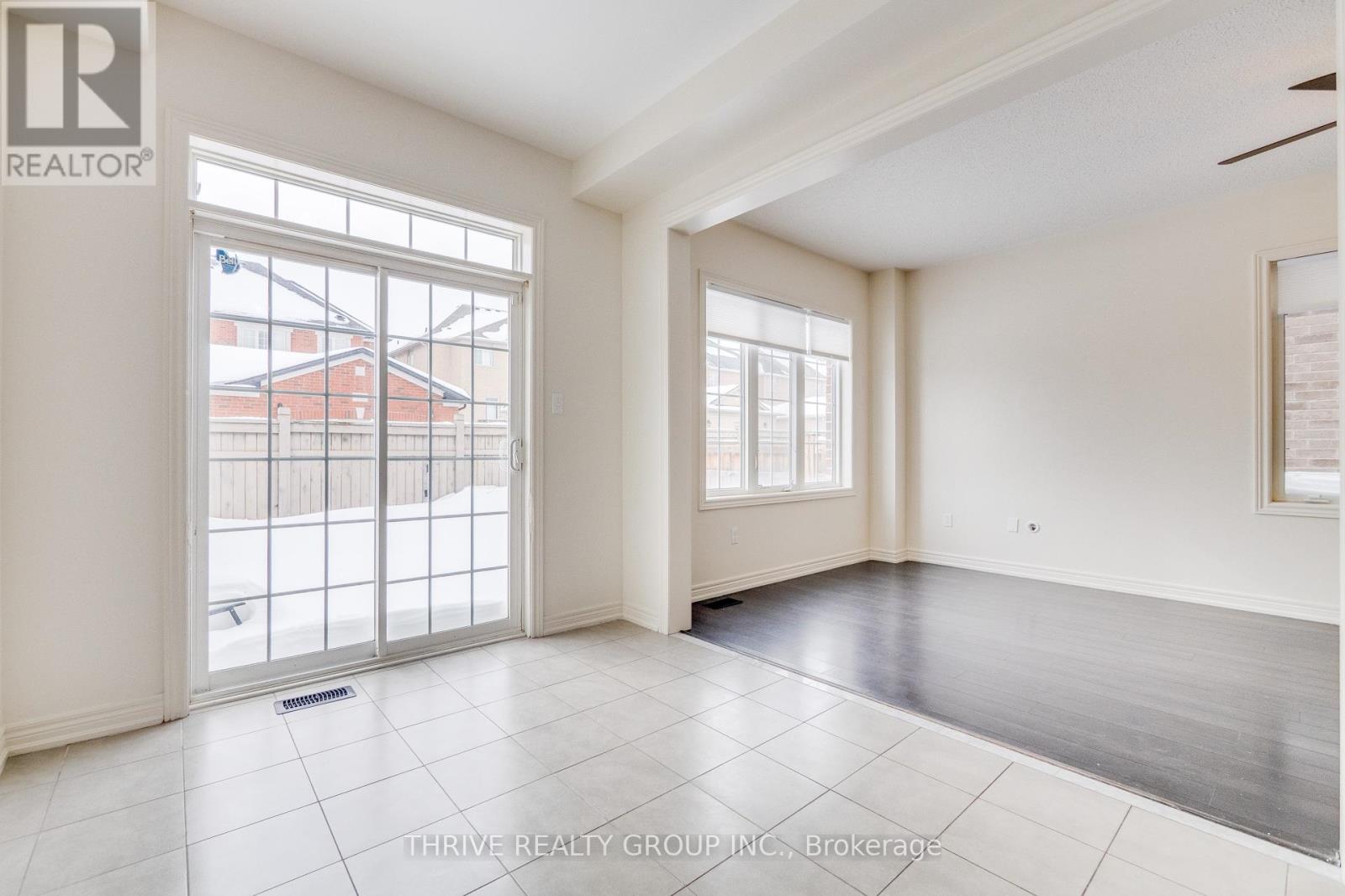 Photo 13 of 5504 Meadowcrest Avenue, Mississauga ON
