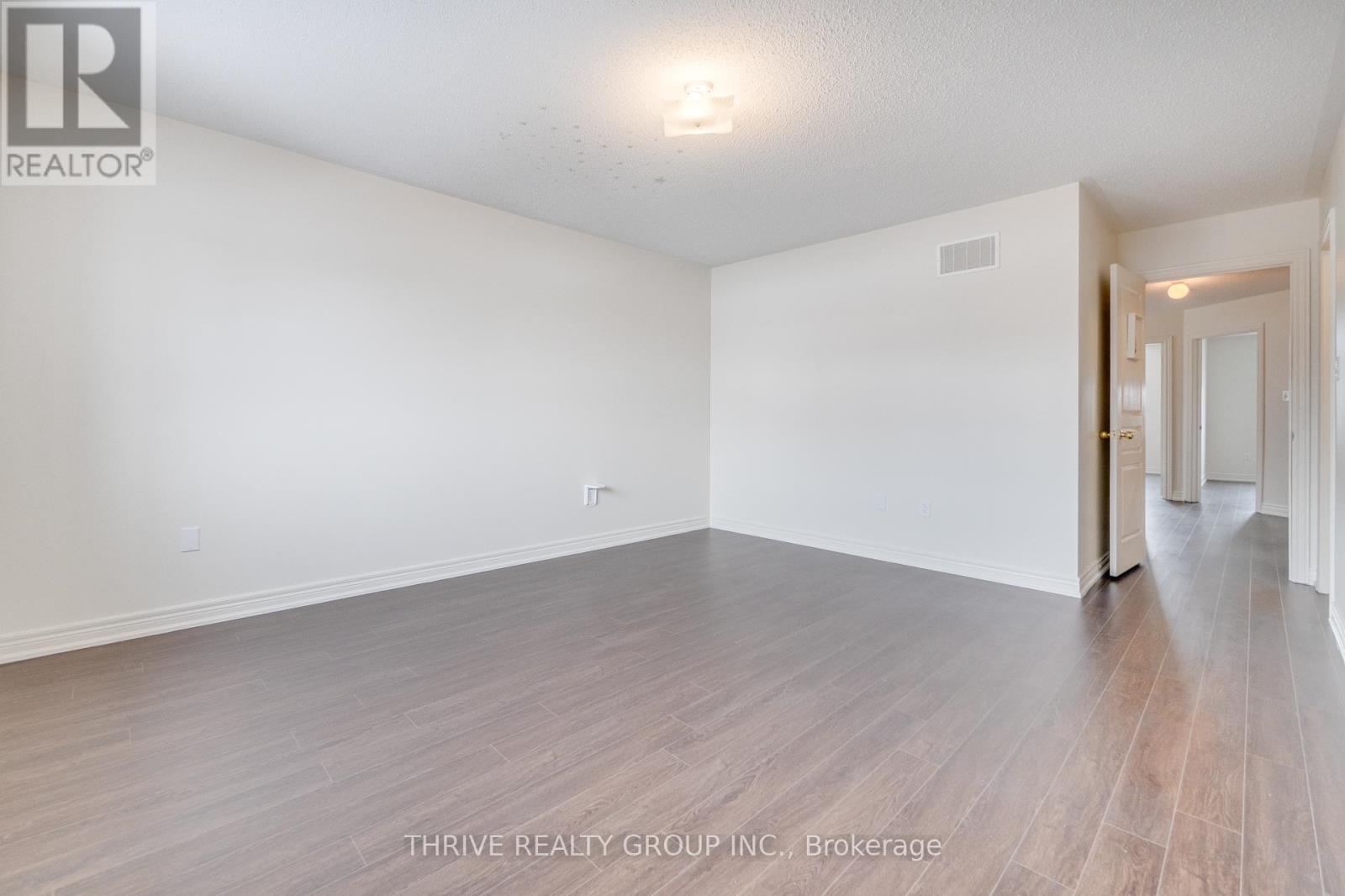 Photo 21 of 5504 Meadowcrest Avenue, Mississauga ON