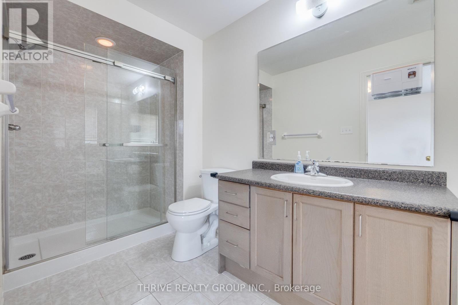 Photo 31 of 5504 Meadowcrest Avenue, Mississauga ON