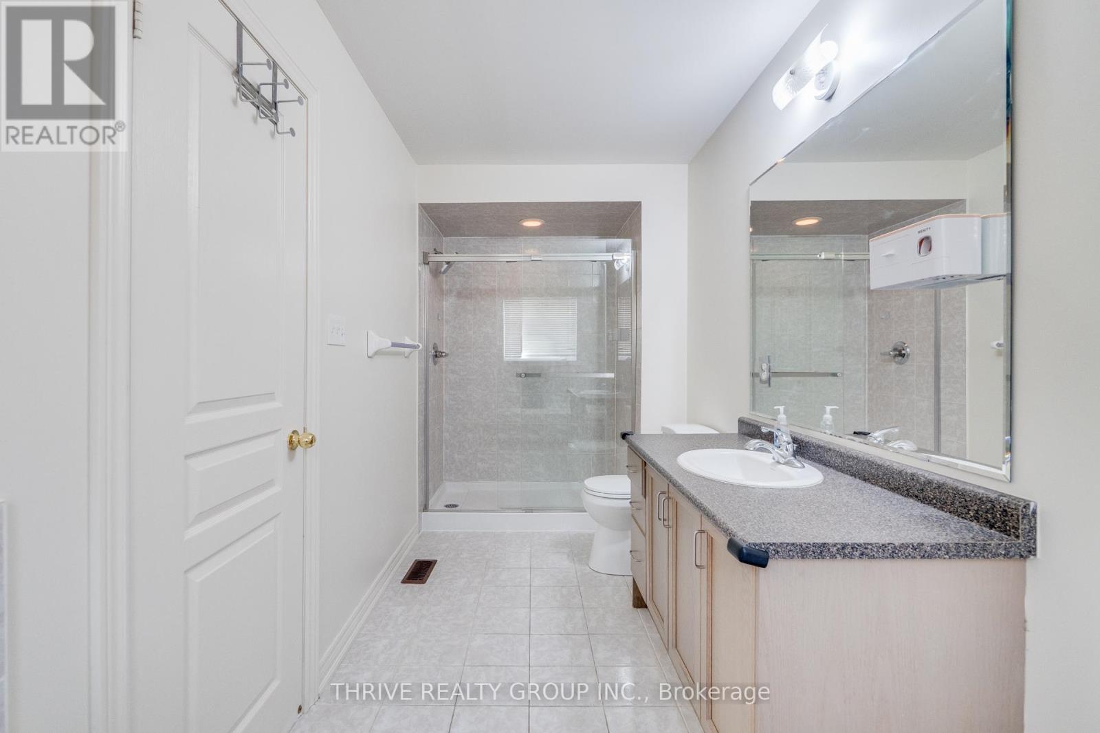 Photo 15 of 5504 Meadowcrest Avenue, Mississauga ON