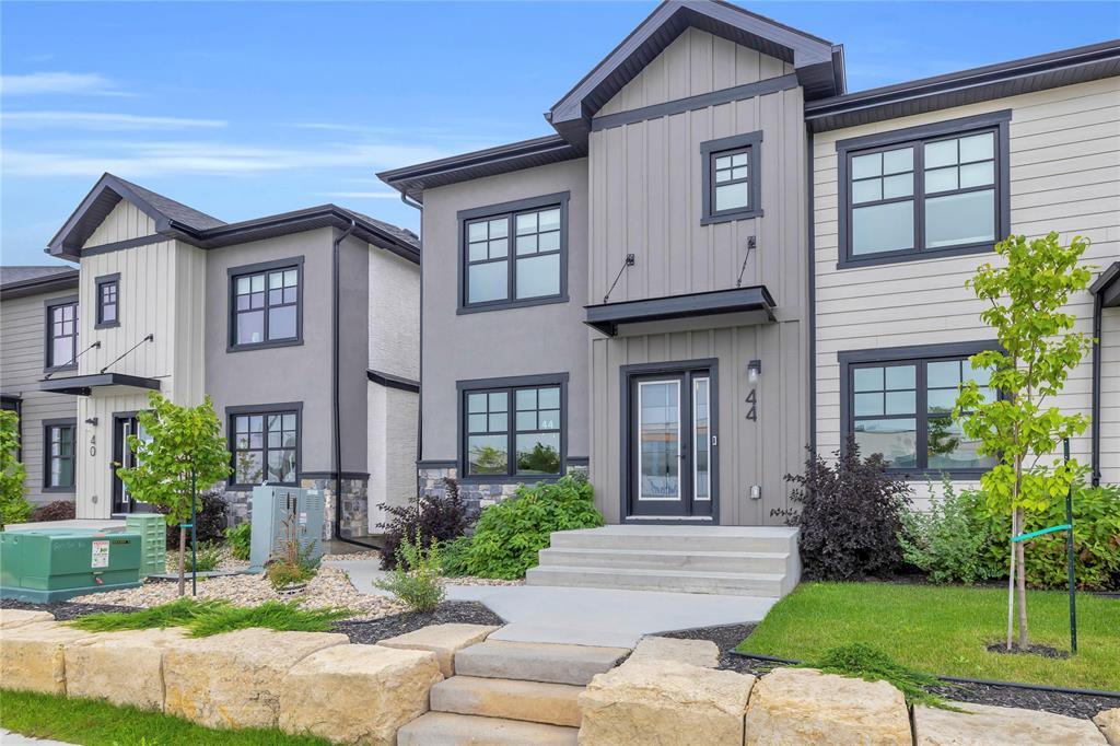 Photo 2 of 44 Witham Road, Winnipeg MB