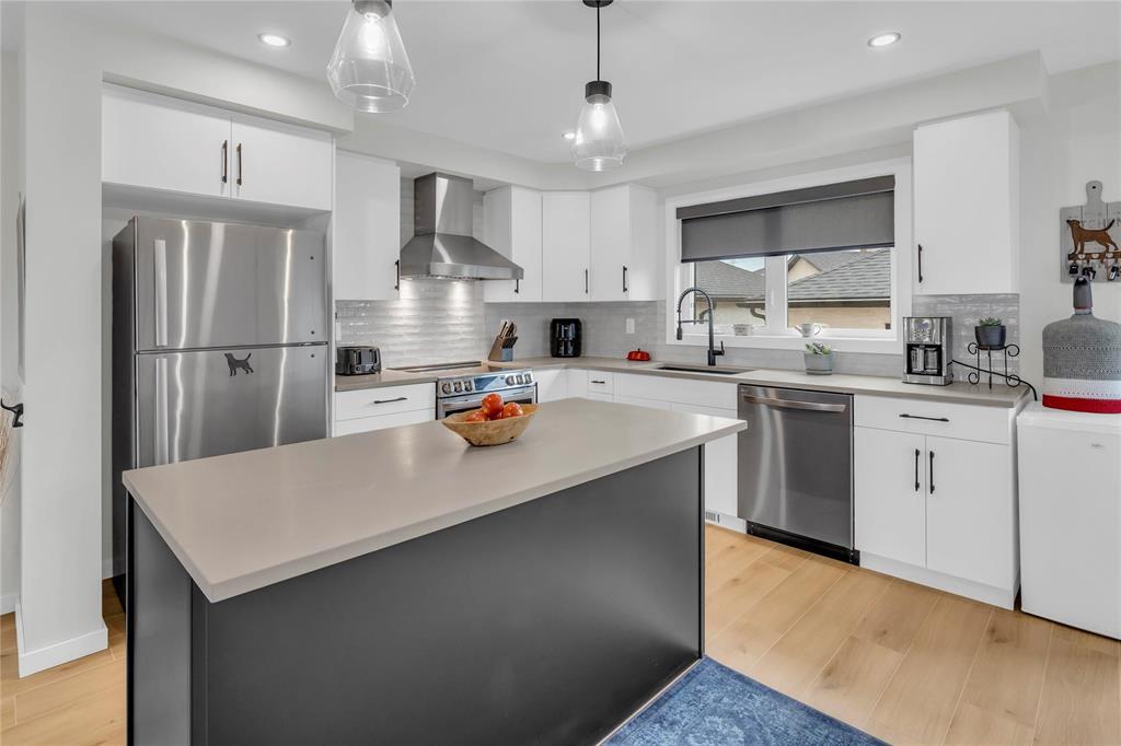 Photo 8 of 44 Witham Road, Winnipeg MB
