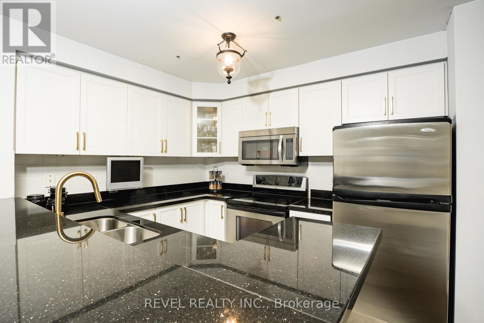 Photo 4 of 97 Cordgrass Crescent, Brampton ON