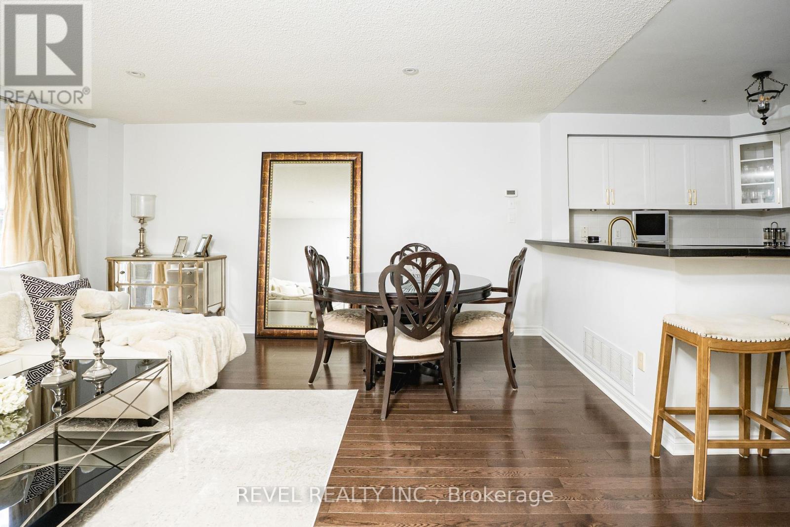Photo 8 of 97 Cordgrass Crescent, Brampton ON