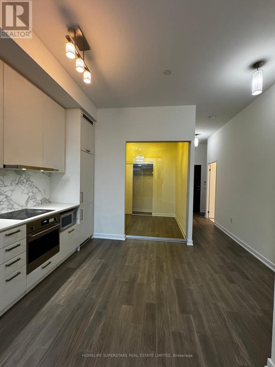 Photo 2 of 307 38 Honeycrisp Crescent, Vaughan ON