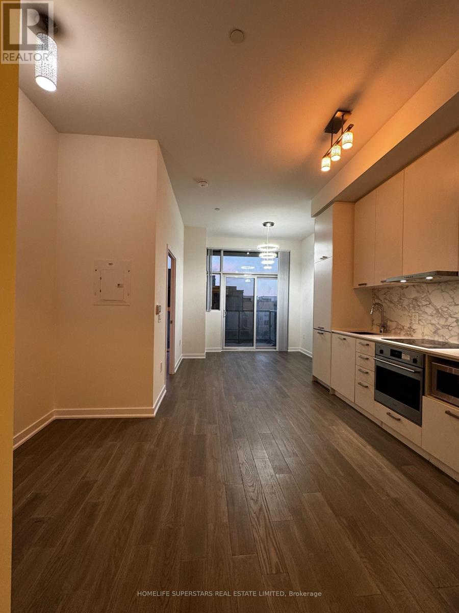 Photo 3 of 307 38 Honeycrisp Crescent, Vaughan ON