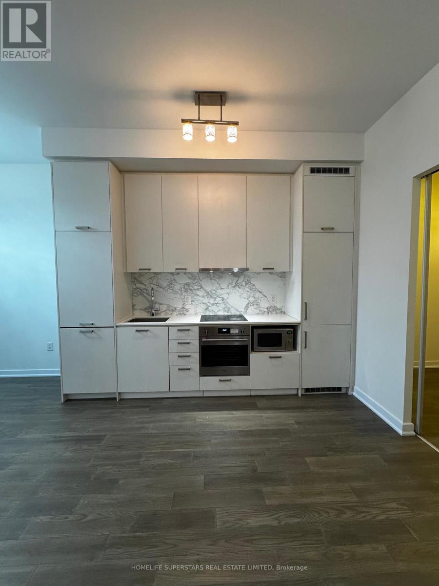 Photo 19 of 307 38 Honeycrisp Crescent, Vaughan ON