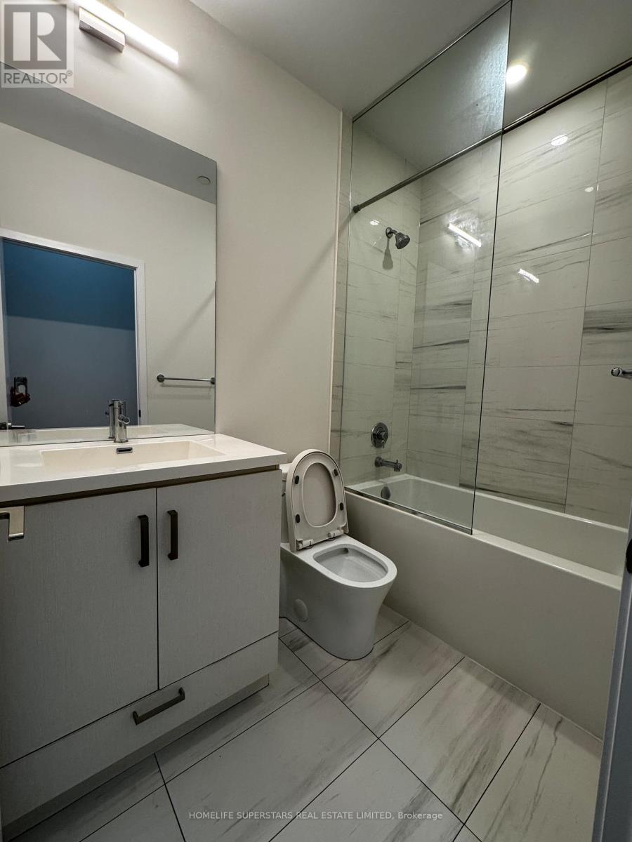 Photo 23 of 307 38 Honeycrisp Crescent, Vaughan ON