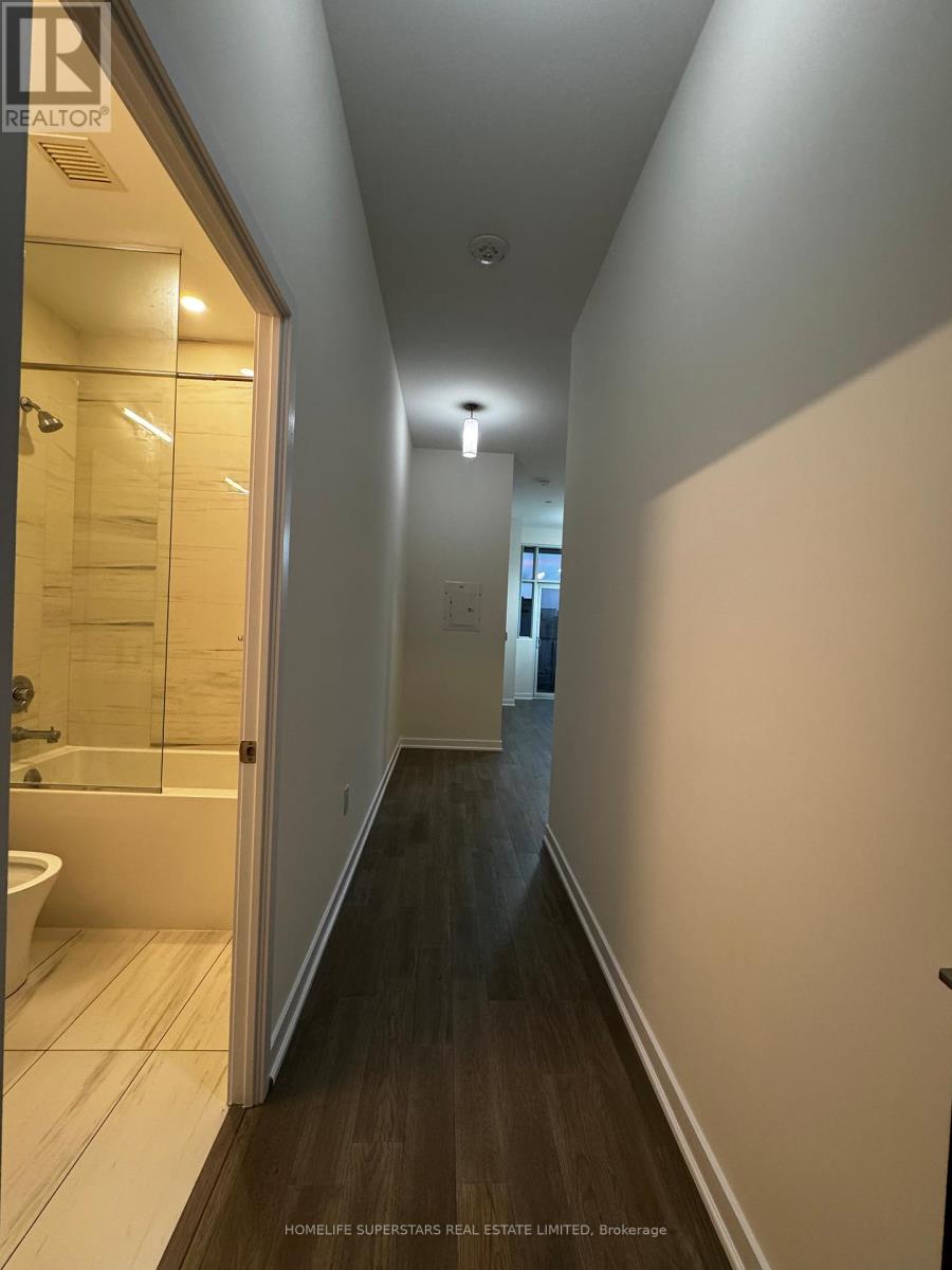 Photo 24 of 307 38 Honeycrisp Crescent, Vaughan ON