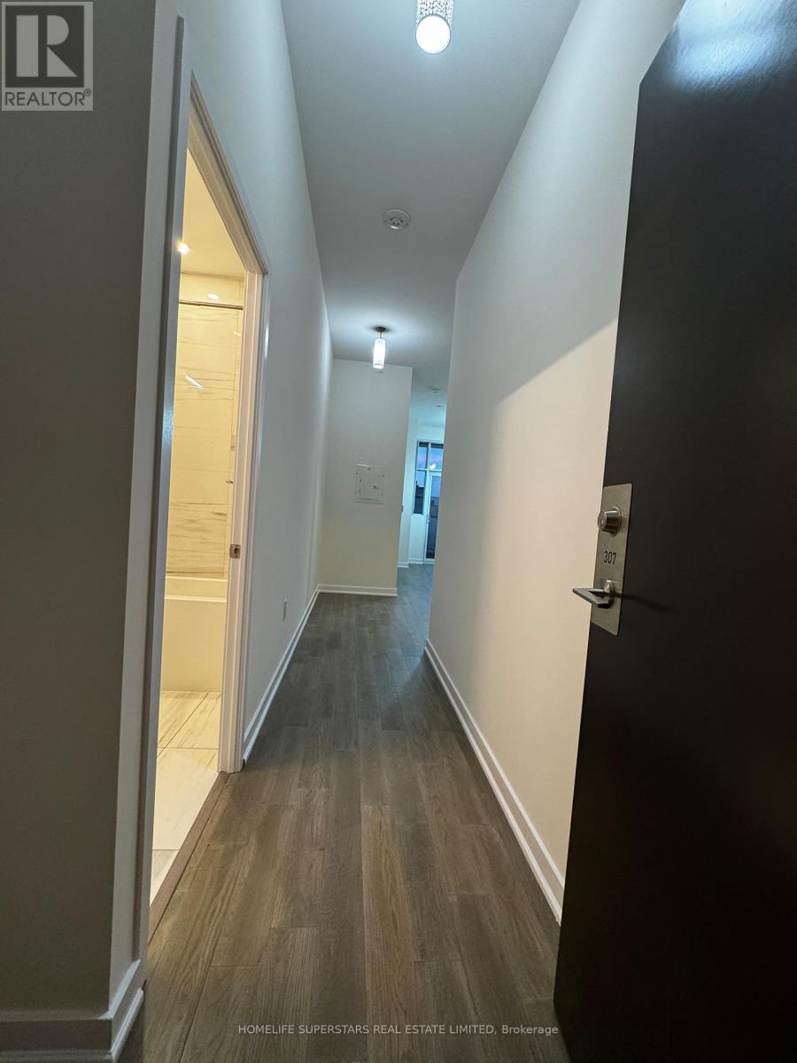 Photo 9 of 307 38 Honeycrisp Crescent, Vaughan ON