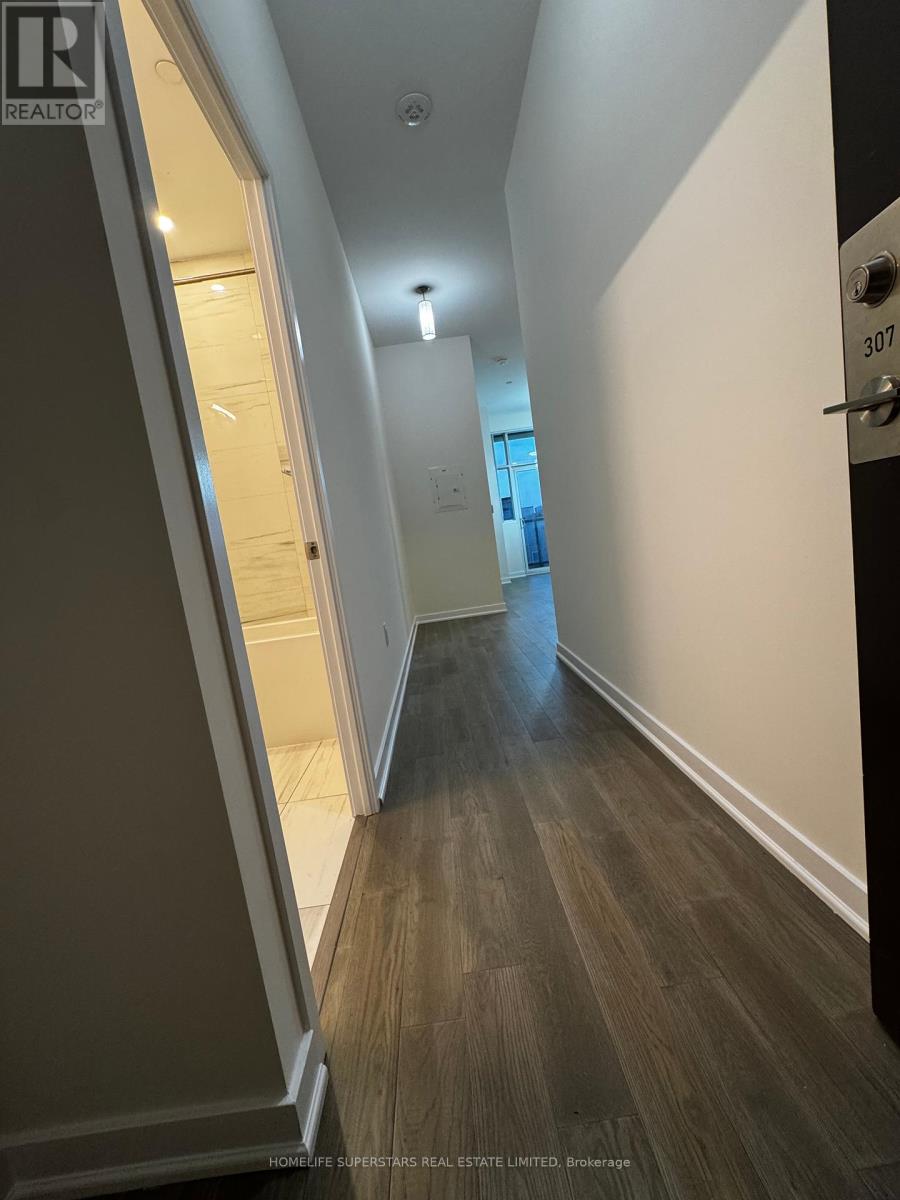 Photo 12 of 307 38 Honeycrisp Crescent, Vaughan ON
