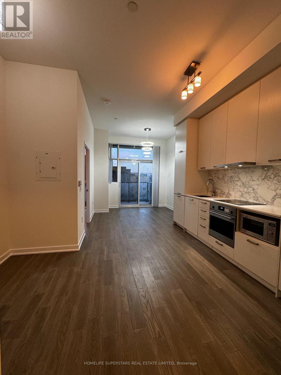Photo 6 of 307 38 Honeycrisp Crescent, Vaughan ON