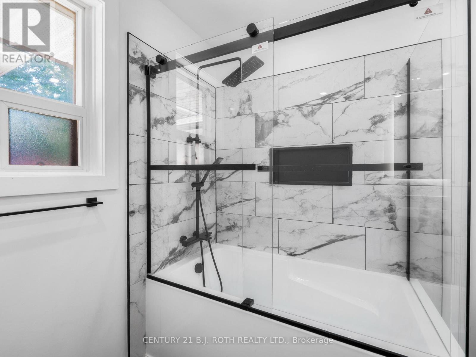 Photo 15 of 10 Bloorlea Crescent, Toronto ON