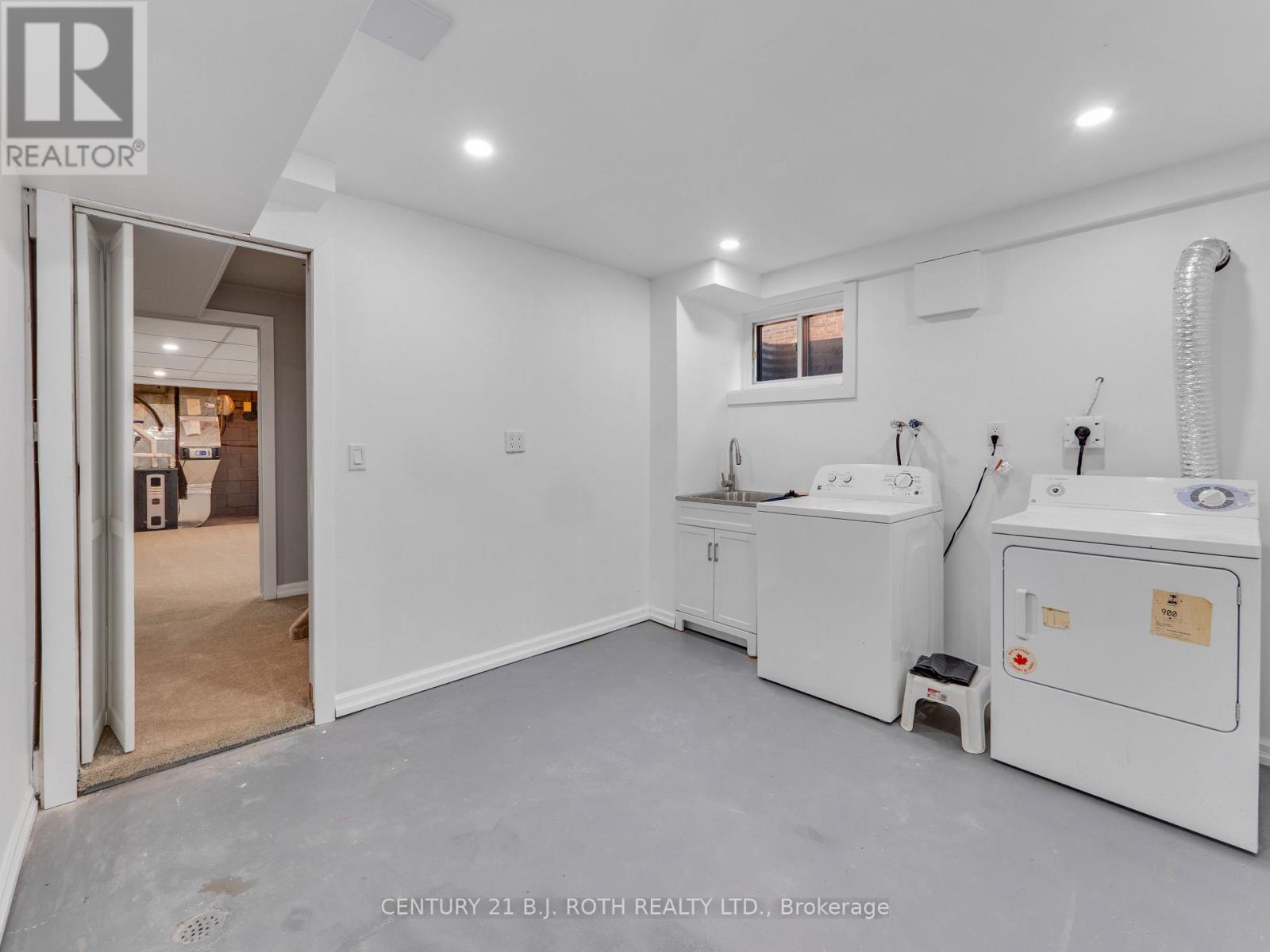 Photo 39 of 10 Bloorlea Crescent, Toronto ON