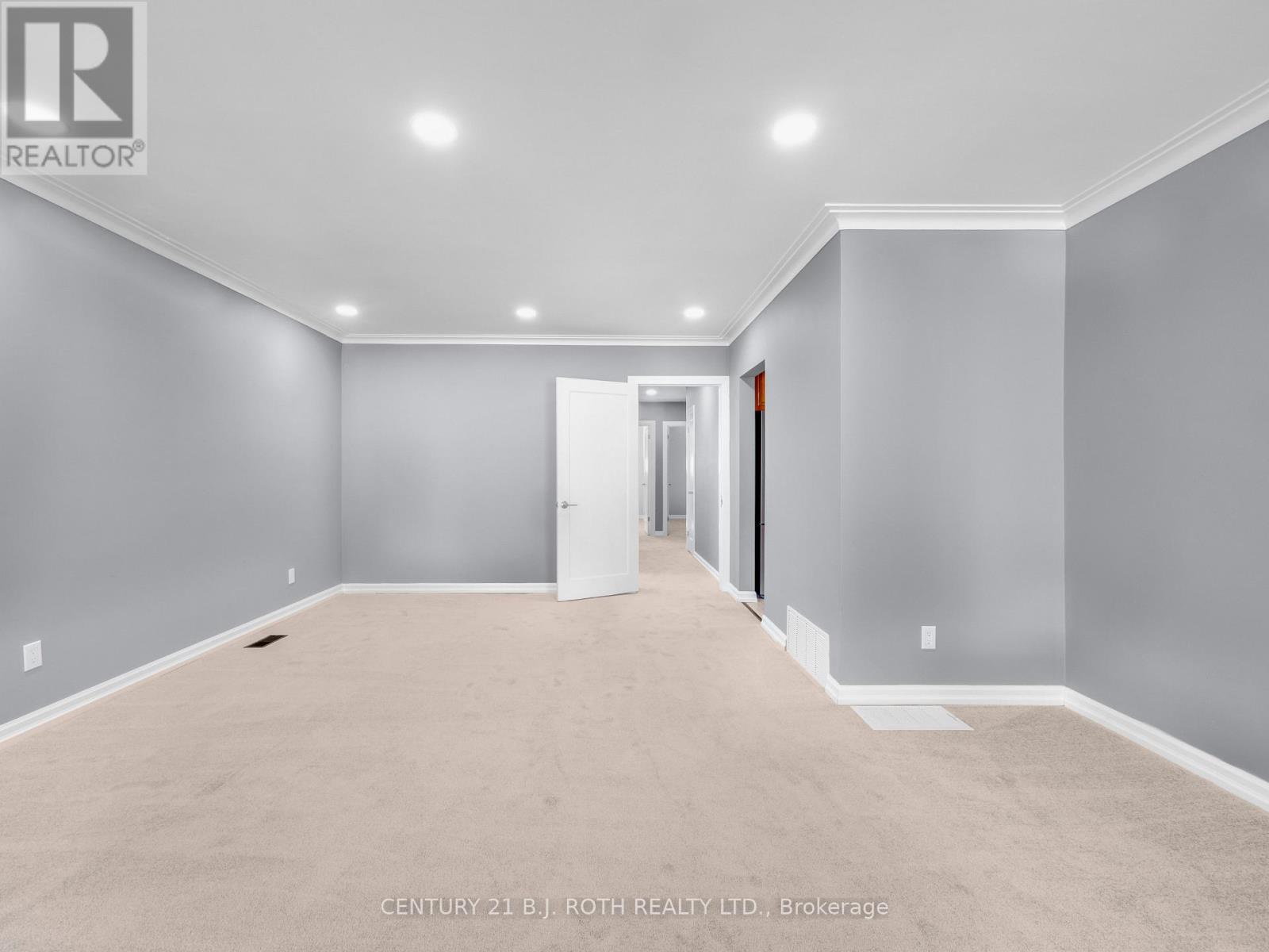 Photo 37 of 10 Bloorlea Crescent, Toronto ON