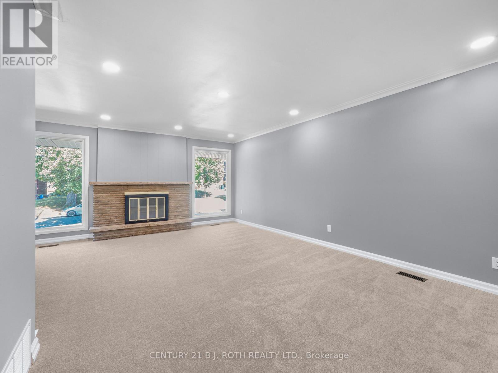Photo 6 of 10 Bloorlea Crescent, Toronto ON