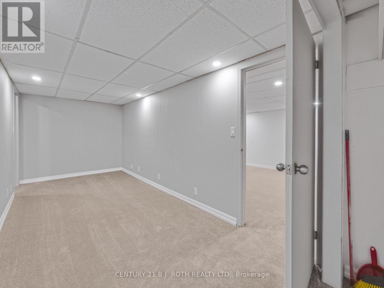 Photo 49 of 10 Bloorlea Crescent, Toronto ON