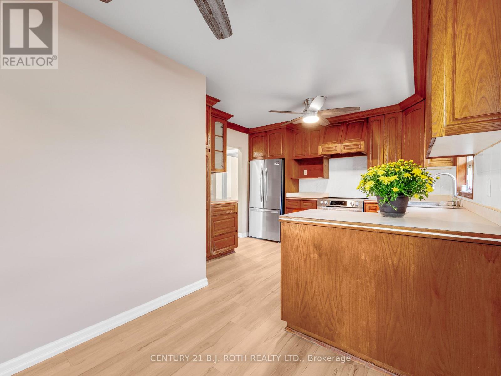 Photo 24 of 10 Bloorlea Crescent, Toronto ON