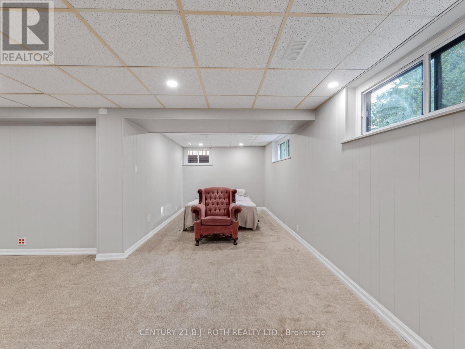 Photo 28 of 10 Bloorlea Crescent, Toronto ON